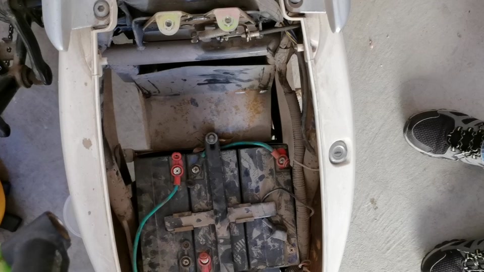 哈啰单车48v锂电池如何拆解 - 抖音