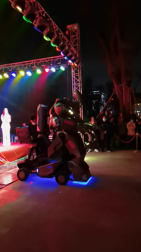 热门 华为5g网红机器人泰坦