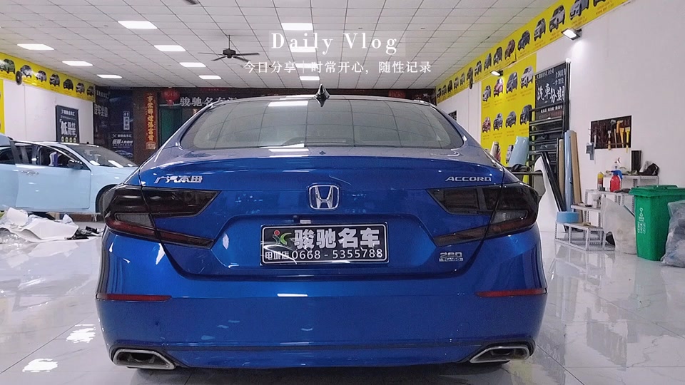 电城专业贴膜,车衣改色:十代雅阁鱼骨熏黑尾灯,加黑顶,前中网,后视镜