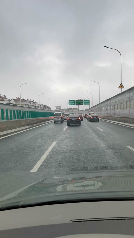淮安高架大堵车