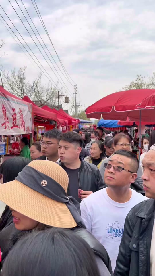 三月三曲阜九仙山庙会晚上有人吗 - 抖音