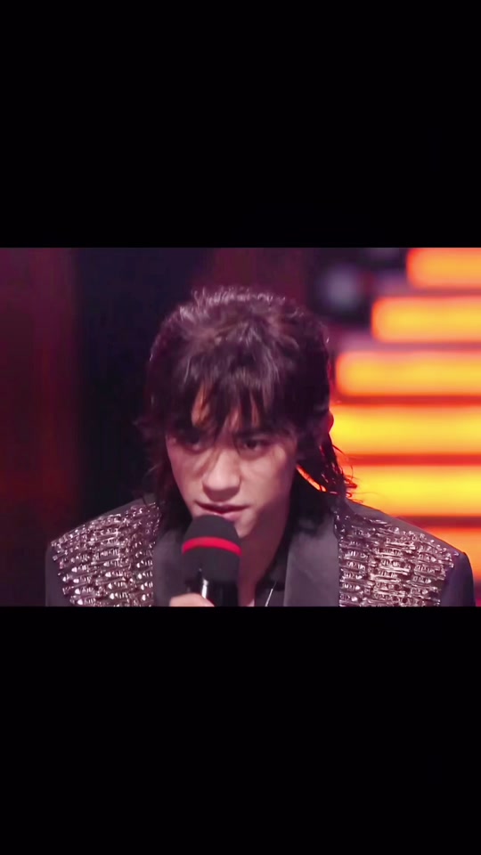 抖音梨涡眼镜男=抖音梨涡眼镜男的是谁