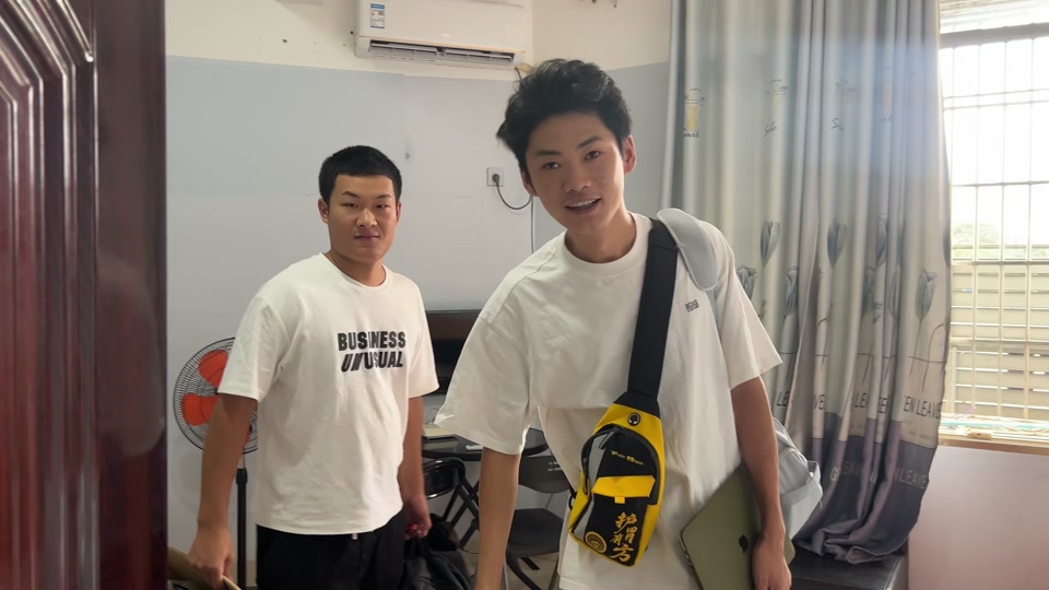 外卖小哥葛较瘦