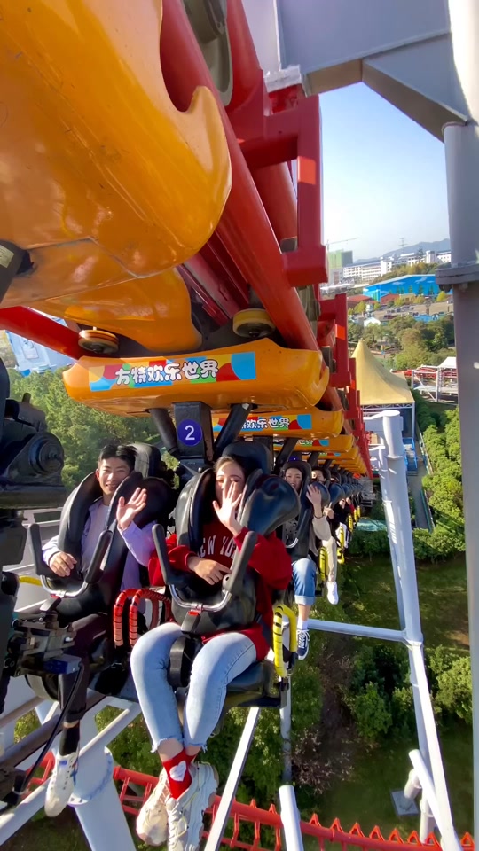 郑州方特悬挂过山车第一视角全过程 - 抖音