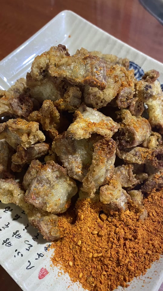 可能超爱吃:#挑战10000粉丝 #抖音美食创作者 油炸粉肠,有吃过的吗?