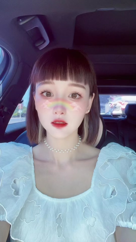 93 ,杨杨杨:好久没发抖音啦,大家都还喜欢我这个沉默寡言的姑娘吗?