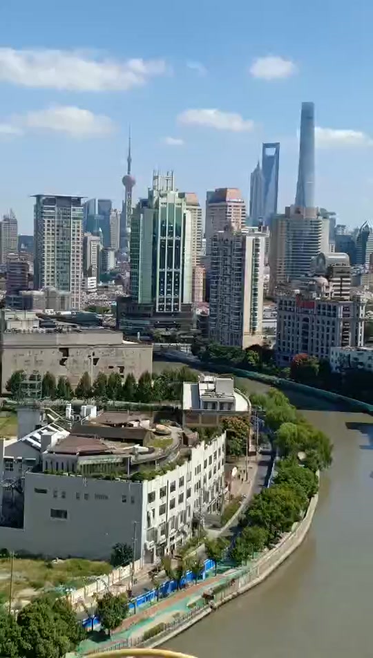 安然:#地标建筑 在上海,有一个标志性的建筑～～东方明珠塔!#上海