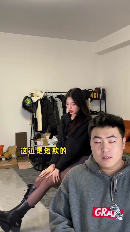 睿睿饲养员:长款好看还是短款好看#情侣 #搞笑
