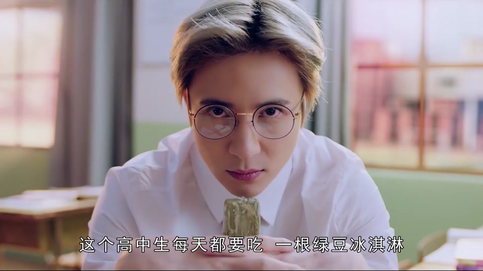 《绿豆侠》高中生被蜘蛛咬了一口,变身绿豆侠 #搞笑 #绿豆侠 #薛之谦