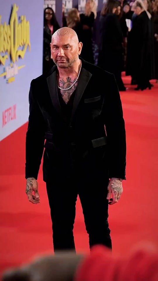 "西装暴徒"#巴蒂斯塔 最新状态 ! #wwe明星