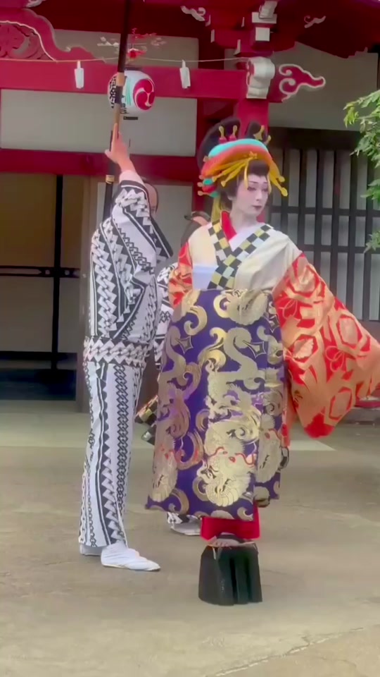 日本花魁巡街全过程 - 抖音