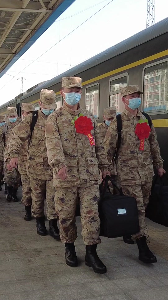 火箭军21式迷彩服_火箭军迷彩服和武警迷彩服_火箭军军装迷彩服 - 抖