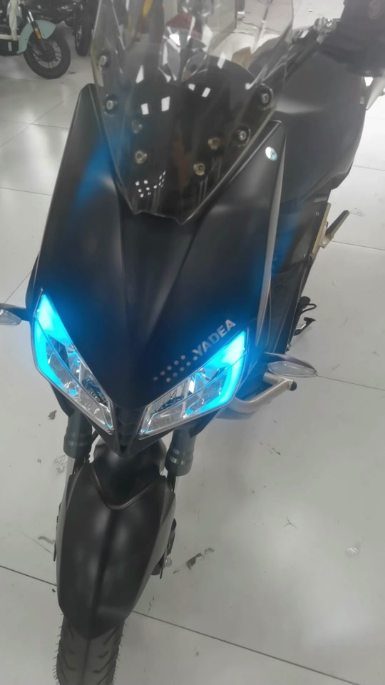 雅迪x5白金版和黑白版哪个更好 - 抖音