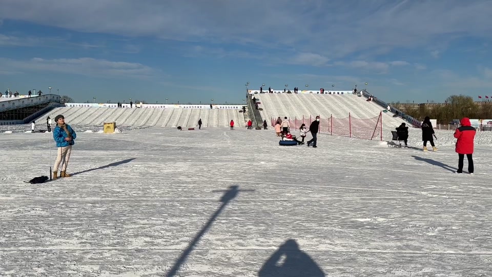 正定冰雪嘉年华是我最推荐的戏雪乐园,除了消费有点高之外没其他毛病.