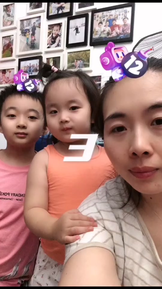 蜜糖和蹦蹦小时候 - 抖音