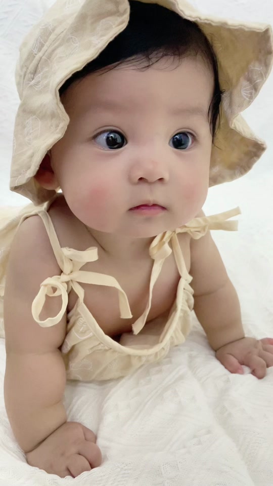 女孩瞪眼震惊表情包gif_女孩瞪眼睛_小女孩瞪眼表情 - 抖音