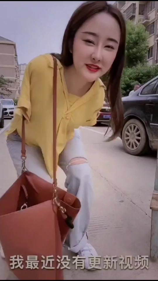 无臂女孩杨莉谈上厕所 - 抖音
