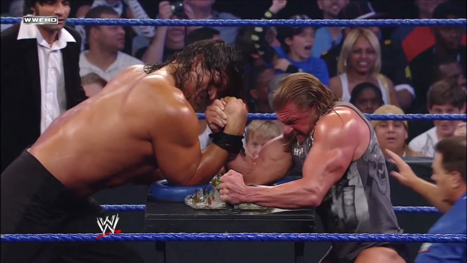 巨人卡里与hhh玻璃渣扳手腕大赛,鹰爪功再现江湖! #wwe