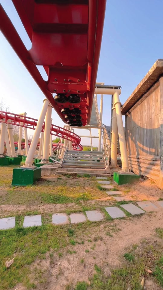 郑州方特悬挂过山车第一视角全过程 - 抖音