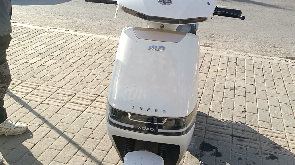 绿铃电动车大灯调节 - 抖音