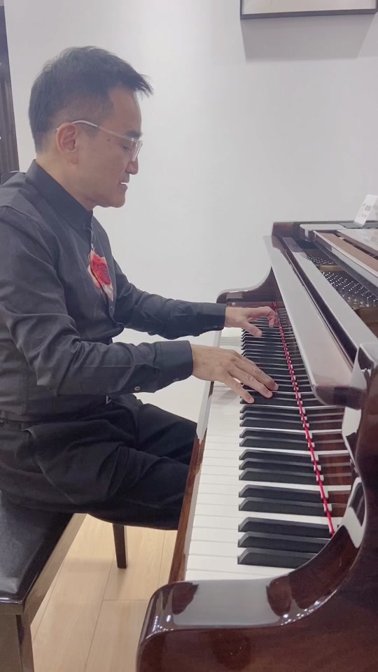 杨弋夫钢琴