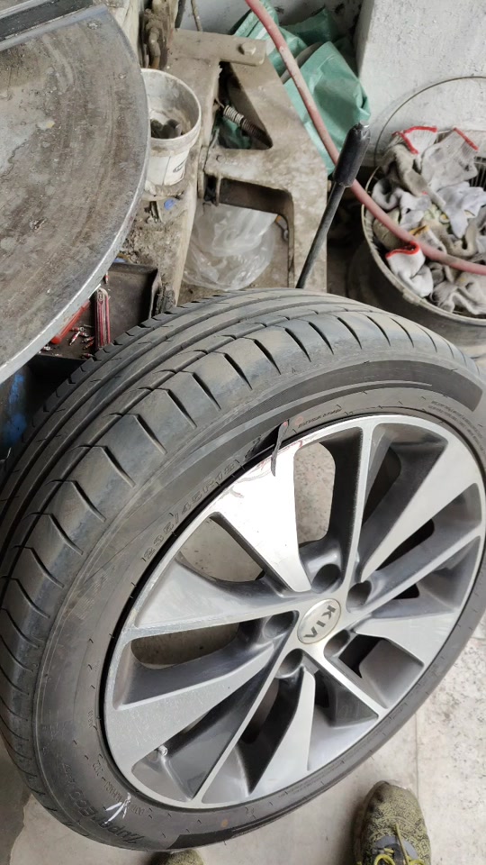 轮胎侧面划伤修复不用怕,都是可以修复的#轮胎侧面修复 #补胎 #补胎