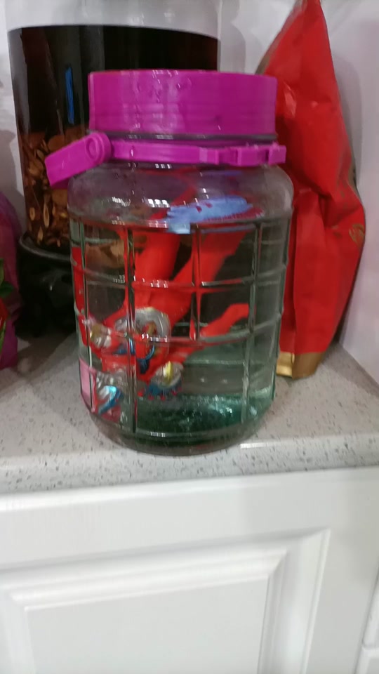 奥特曼泡酒搞笑图