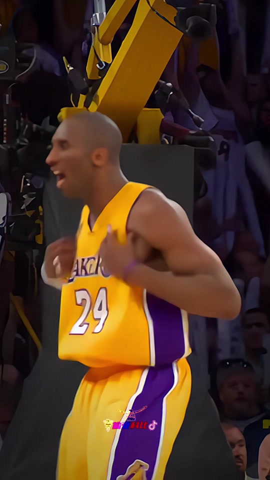 偏爱科比:科比扯球衣庆祝动作,荷尔蒙爆棚,霸气十足#科比
