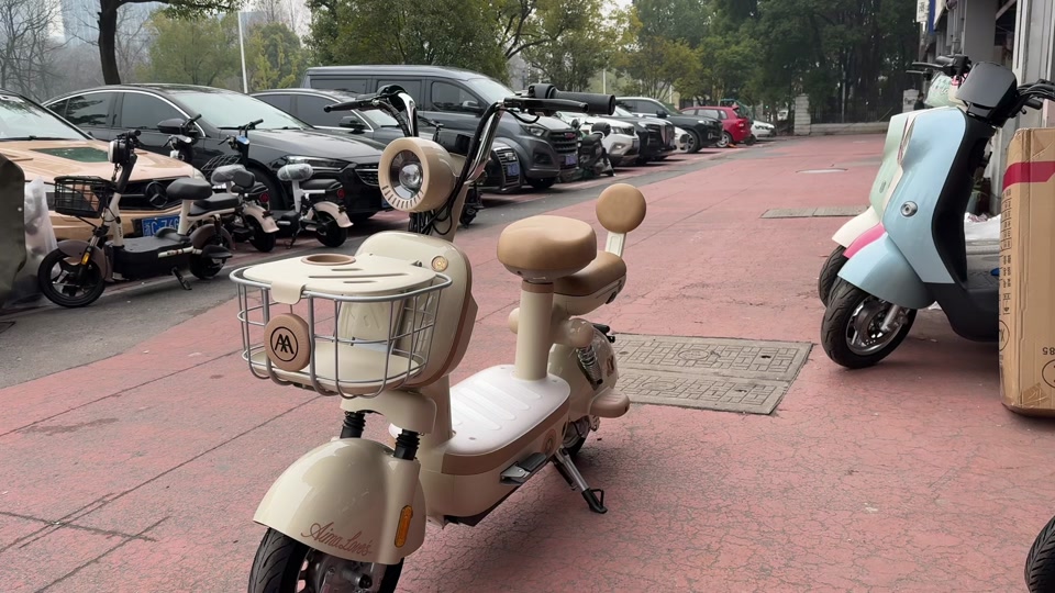 爱玛元宇宙电动车好看的粉色紫色 - 抖音