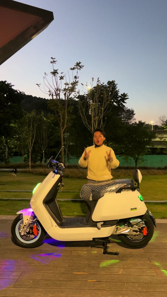 小德幻影gts对比9号电车 - 抖音