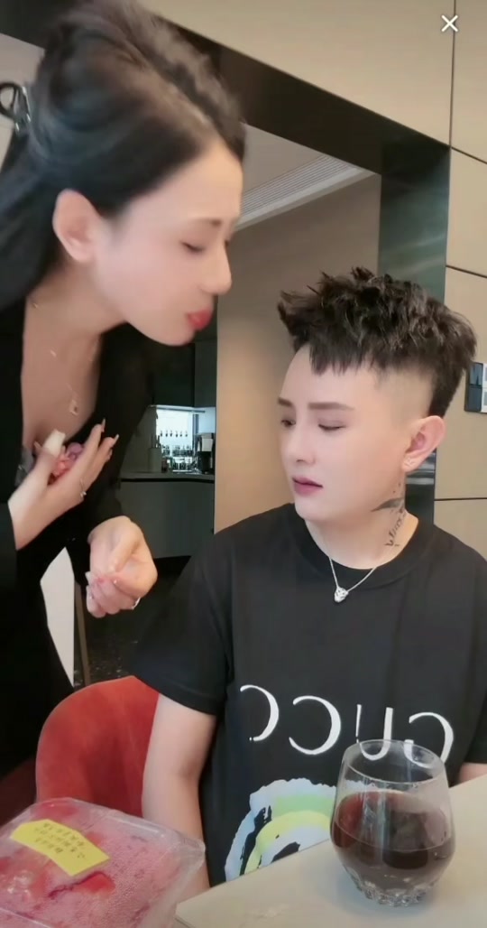 王小萌努尔到底是男还是女 - 抖音