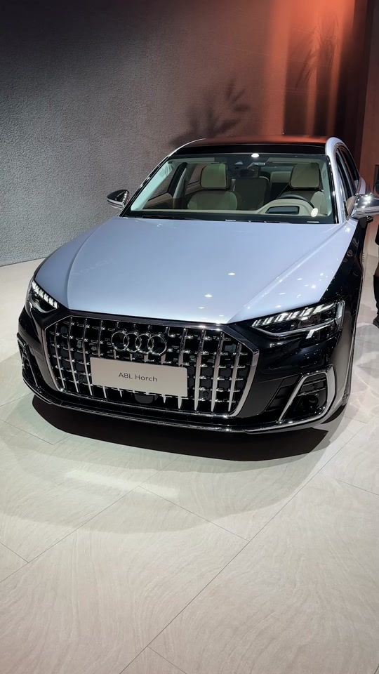 大菠萝:再快的霍希也追不回坐在迈巴赫里的她,但s8可以#迈巴赫 #别克