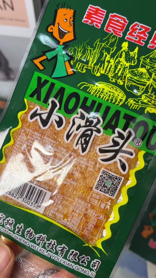 小滑头辣条,辣劲十足,弹牙入口,每一口都是慢慢的享受#零食推荐#妈呀