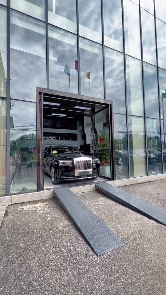 劳斯莱斯库里南加长版 - 抖音