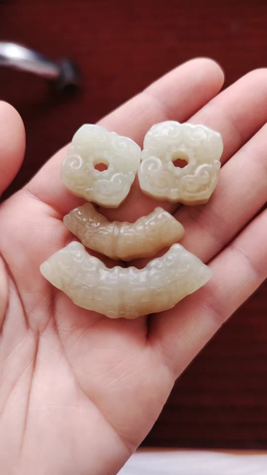 岫岩玉王《主营黄白老玉与和田玉》