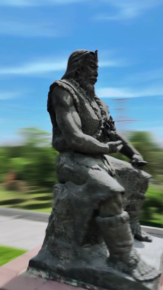 传说燧人氏是旧石器时代中期的氏族首领,他"钻木取火,以化腥臊",从而