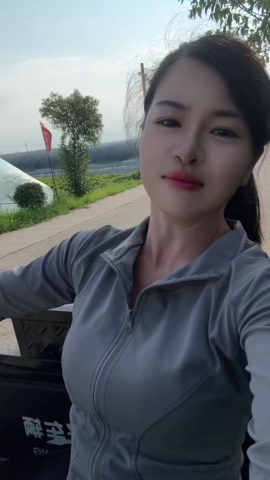 劳累的一天 只为三餐 生活就是过了今天 等明天#生