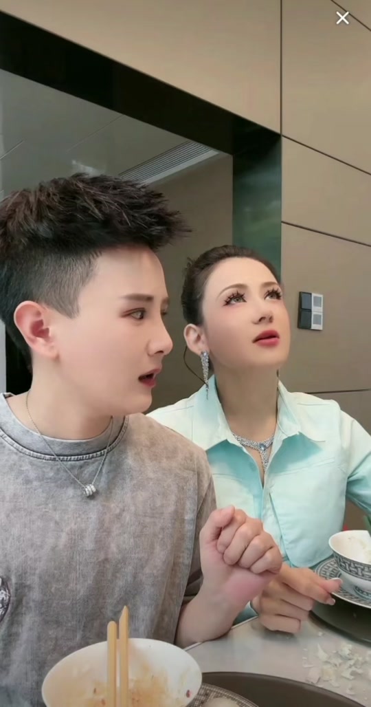 王小萌努尔到底是男还是女 - 抖音