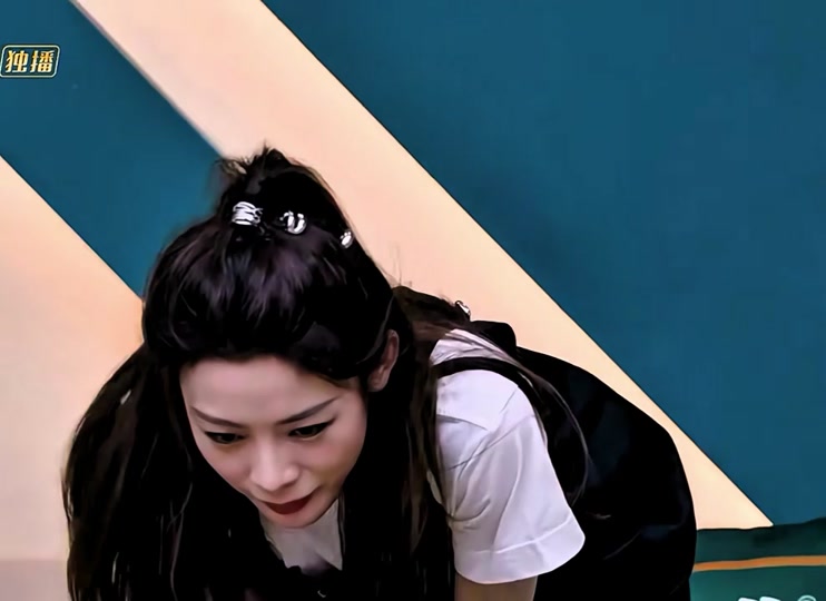 帮女生系鞋带电影片段