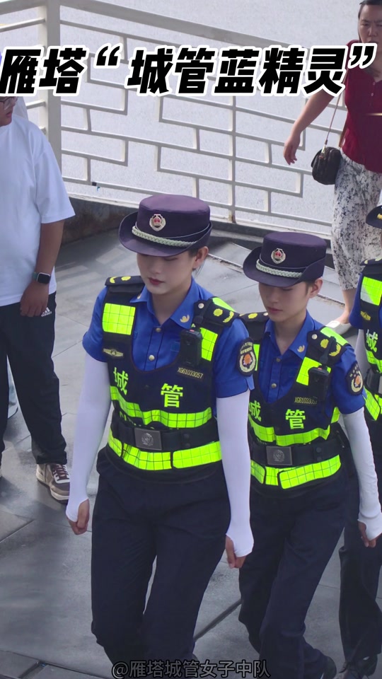 城管女子中队 #践行721工作法 #城管文明执法 #柔性执法雁塔#小寨天桥