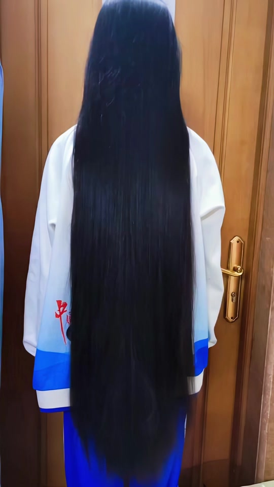 高中女生一米超长发