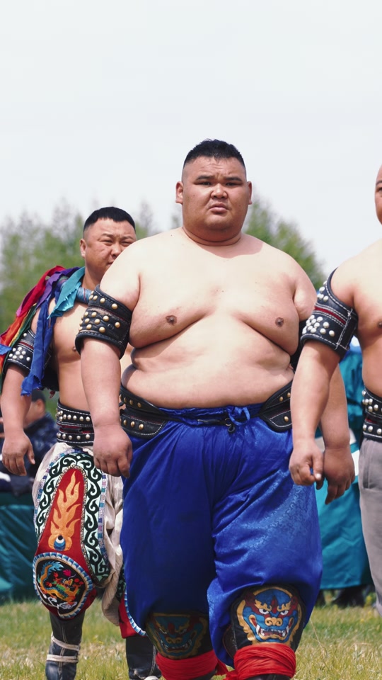 蒙古摔跤壮汉达呼日巴雅尔 - 抖音