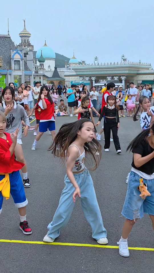 韩国街头小孩跳舞徐妍