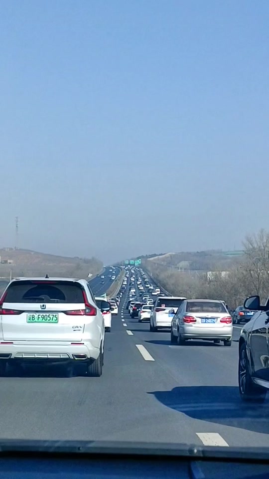 这是沈海高速吗#高速路上堵车 #车真多 #高速实拍
