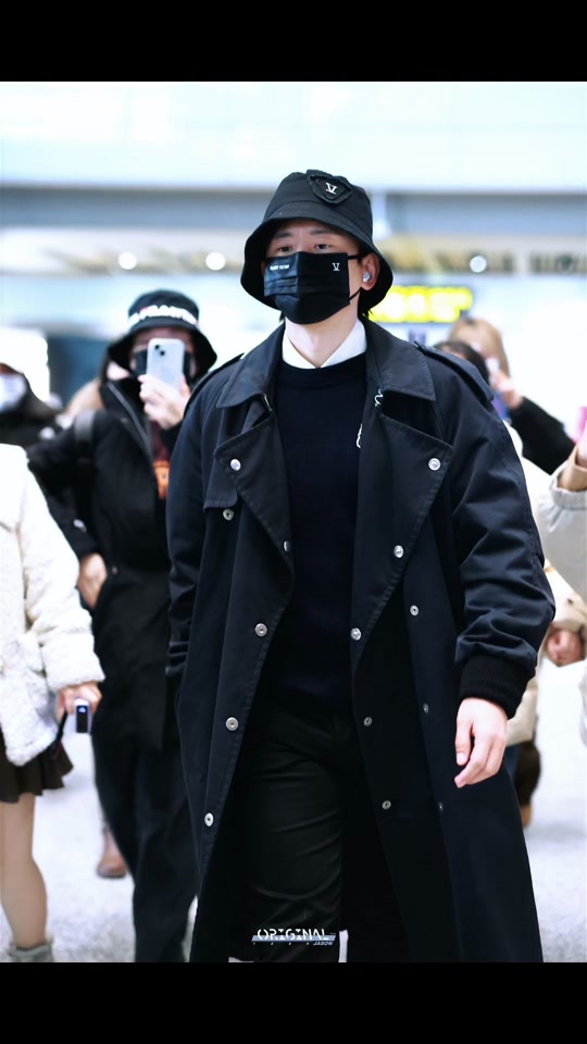 张杰黑色渔夫帽