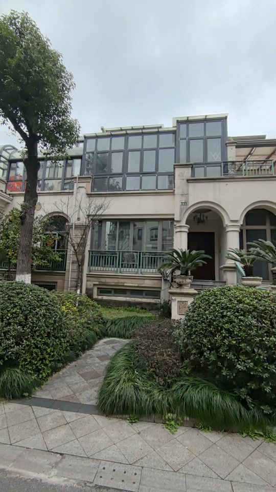 海曙云霞别墅楼王谁买的 - 抖音