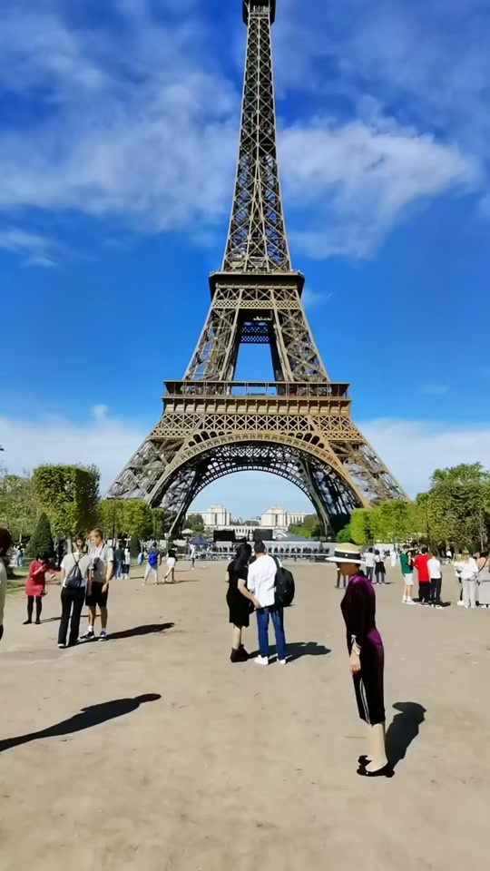 巴黎铁塔合照 - 抖音