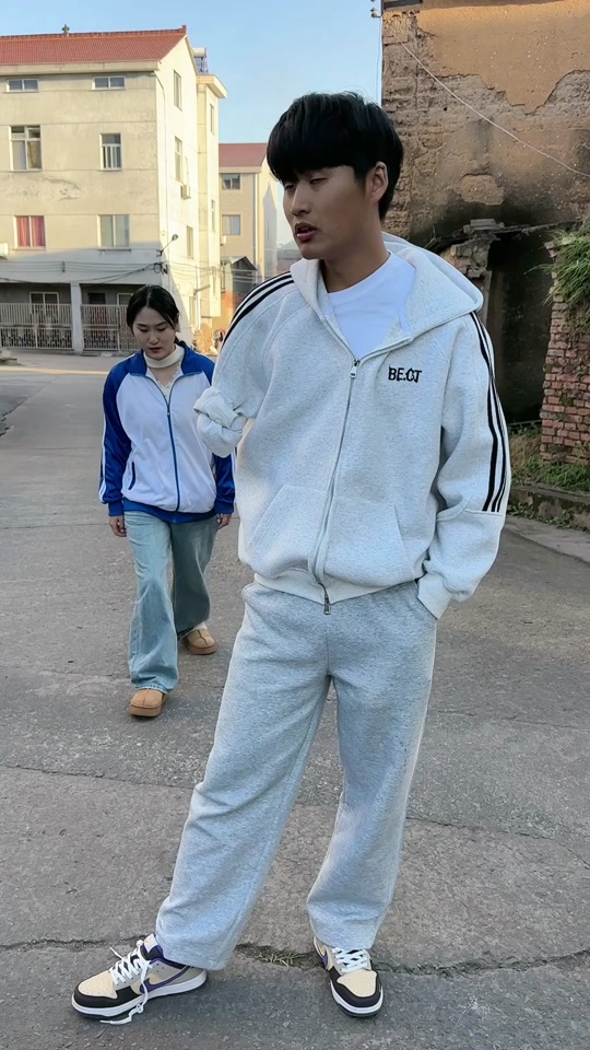 帮我系鞋带是什么电影