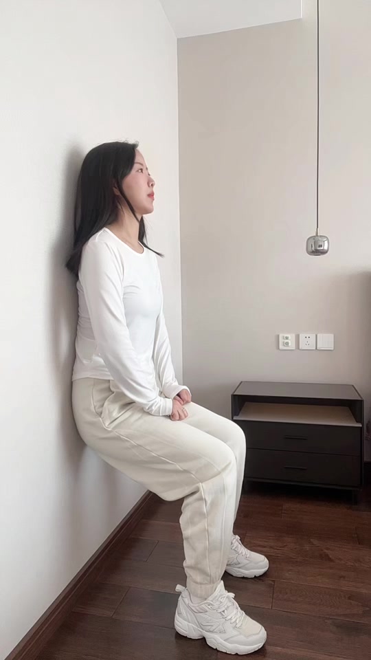amenti蹲下
