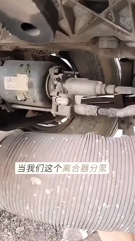 福特全顺离合器分泵排气
